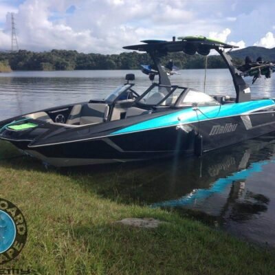 Alternative view of Wakeboard en Guatapé en Lancha Deportiva de lujo Alto para 16 personas