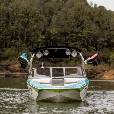 Alternative view of Wakeboard Guatapé: En Lancha semi-profesional de Lujo