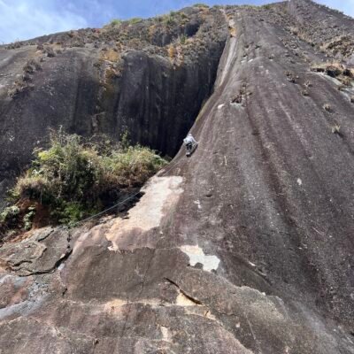 Alternative view of Escalada en la Piedra del Peñol En Guatapé 