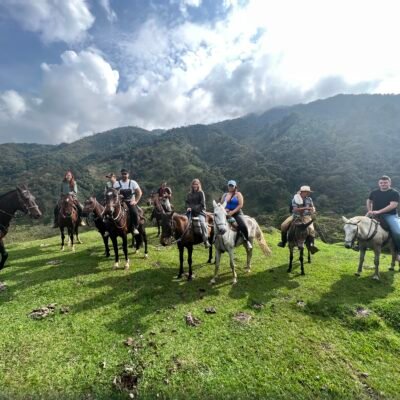 Tour a Caballo en San Rafael: Rios, Cascadas, Bosques, Monos Titi-gris, Almuerzo.