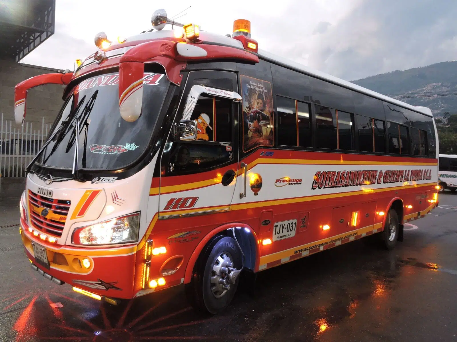 Tour Guatapé a Tu Ritmo | Tour a Guatapé desde Medellín - Image 5