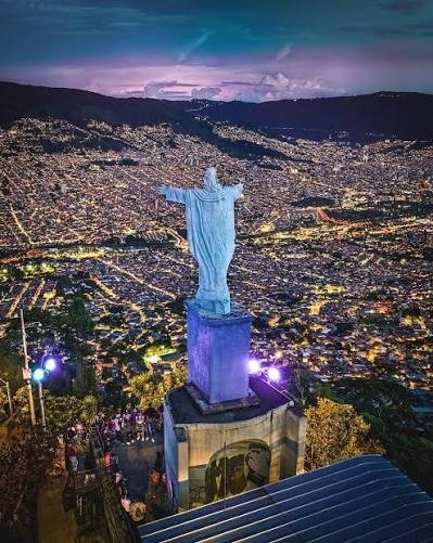 Alternative view of Medellín Miradores